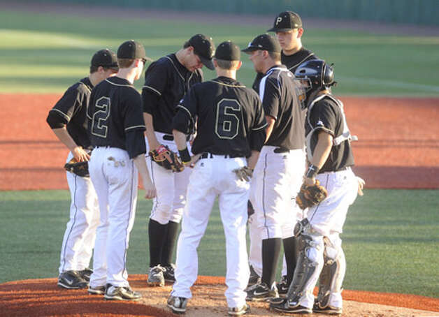 Vidor pitcher Trae Hester, center, has a meeting on the mound with teammates and  head coach Kyle Green during the third inning of  their playoff match-up on Wednesday at Lamar's Vincent-Beck Stadium. Valentino Mauricio/The Enterprise / Beaumont