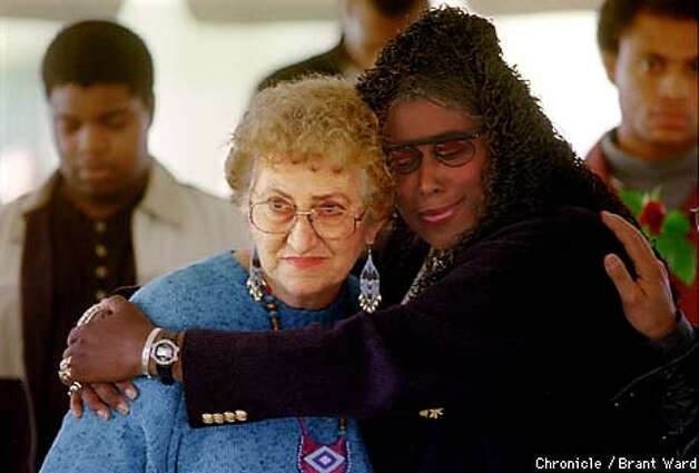 JOONESTOWN2/18NOV98/MN/BW--Survivors of Jim Jones and Jonestown, Neva Sly, left, and Yulanda Williams were reunited at the 20th anniversary memorial held in Oakland Wednesday. Yulanda escaped through the jungle. Neva got out but lost her husband. By Brant Ward/Chronicle Photo: BRANT WARD