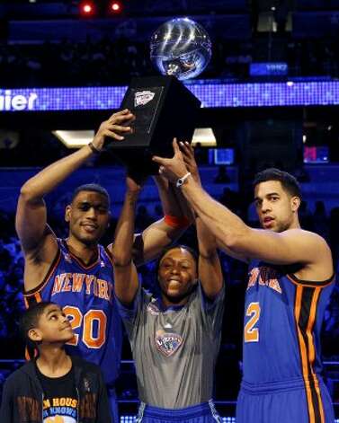 Former New York Knicks guard Allan Houston (20), New York Liberty guard Cappie Pondexter and Knicks guard Landry Fields (2) hold the NBA All-Star Shooting Stars basketball competition trophy in Orlando, Fla., Saturday, Feb. 25, 2012. (AP Photo/Lynne Sladky) (AP) / SA
