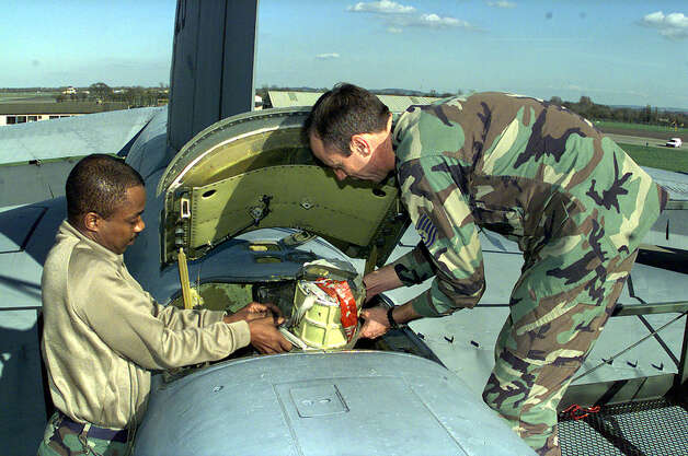 Master Sgt. Larry Coleman and Technical Sgt. James Bolen put a parachute Into the rear of a B-52 at RAF base Fairford, United Kingdom on March 31, 1999, supporting NATO Operation Allied Force in Kosovo. Photo: USAF, U.S. Air Force/Getty Images / Getty Images North America