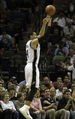 San Antonio Spurs' Danny Green (4) makes a three point basket during the first half of game two of the NBA Western Conference Finals in San Antonio, Texas on Tuesday, May 29, 2012. Kin Man Hui/Express-News (Kin Man Hui / San Antonio Express-News) / SA