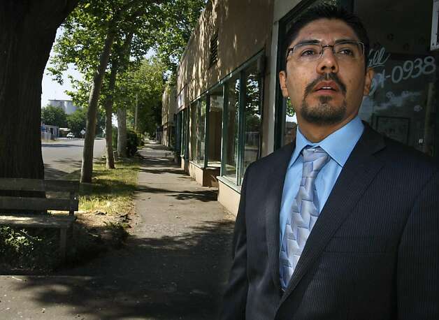 Illegal immigrant can't be lawyer - SFGate