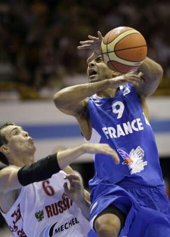 France's Tony Parker, right, is challenged by Russia's Sergey Bykov during their EuroBasket 2009, European Basketball Championships group B match in Gdansk, northern Poland, Wednesday Sept. 9, 2009. (Darko Vojinovic / Associated Press) / SA