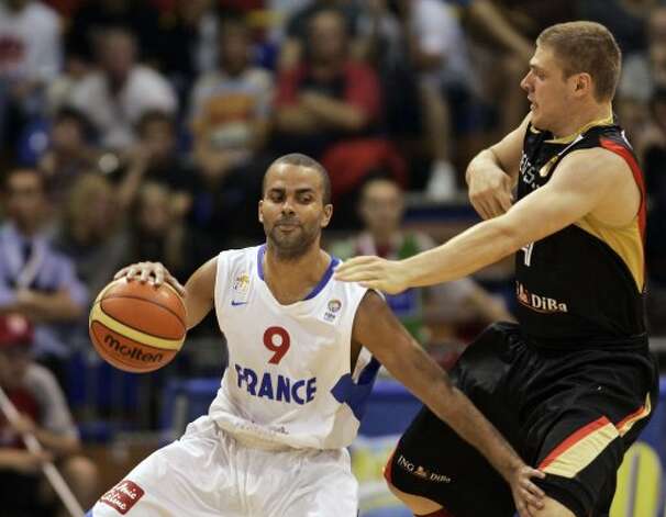 France's Tony Parker, left, is challenged by Germany's Lucca Staiger during their EuroBasket 2009, European Basketball Championships group B match in Gdansk, northern Poland, Monday Sept. 7, 2009. (Darko Vojinovic / Associated Press) / SA
