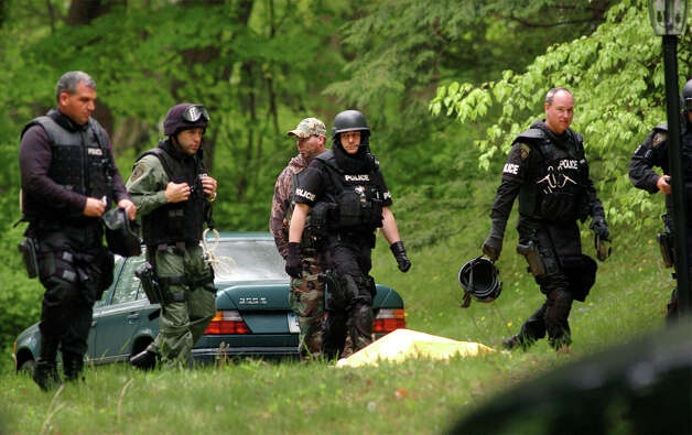 Police at the home on Dogwood Drive, in Easton, Conn. where Gonzalo Guizan was shot and killed by police during a raid on May 18th, 2008. Photo: Christian Abraham, Christian Abraham / Connecticut Post