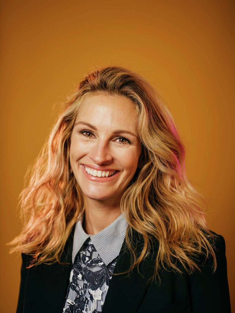 What are some popular movies starring Julia Roberts?
