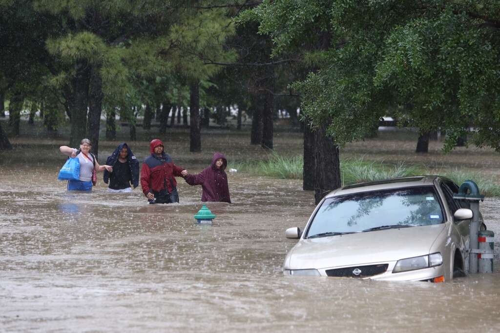 A rescue boat approaches Greens Bayou on Green Road. Residents were ferried to safety in boats Monday as deep floodwaters surrounded their apartment complexes along Greens Bayou, Monday, April 18, 2016. (Steve Gonzales / Houston Chronicle)
