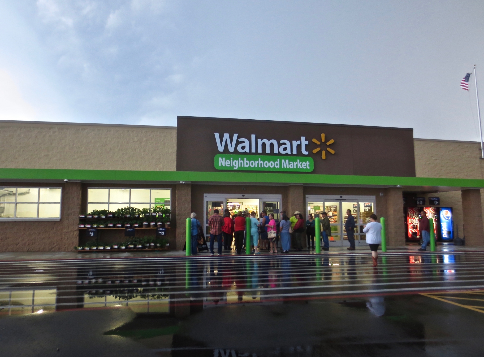 New Walmart Neighborhood Market opens on South Side San Francisco