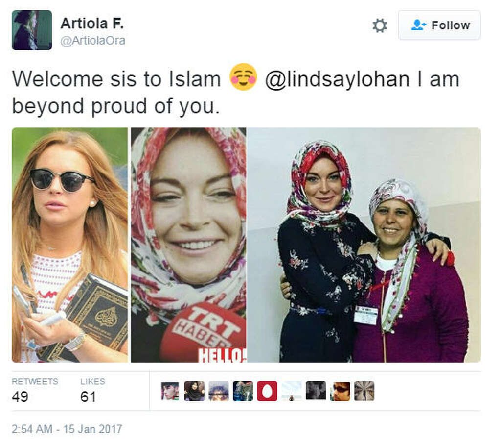 Lindsay Lohan just deleted her Instagram and Twitter posts and quoted the Islamic greeting "Alakum salam," meaning "Peace be unto you," in her bio. Some fans are saying that she's converted to Islam after recently being seen in a headscarf given to her during her time in Turkey.
</p><p>Source: Twitter Photo: Twitter
