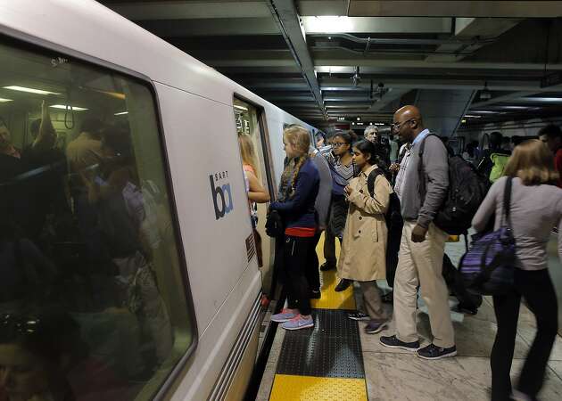 Train stuck in Transbay Tube causes major BART delays