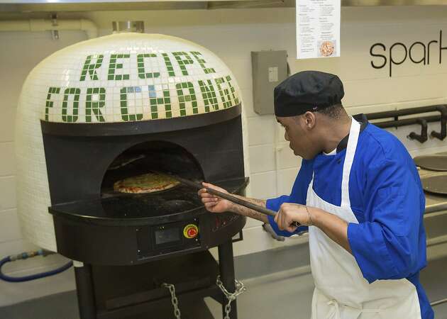 Chicago inmates get tasty training in practical skills