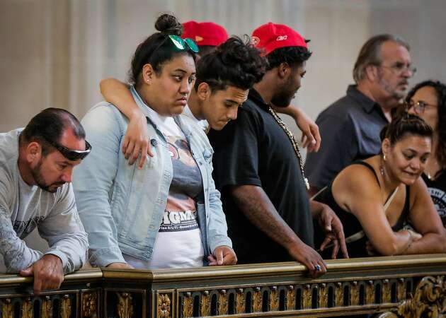 Hundreds pay tribute to slain UPS drivers at City Hall memorial