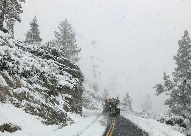 Light snow falls in Sierra, Tioga Pass closes