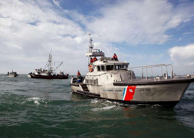 1 boater dead, another missing in Half Moon Bay