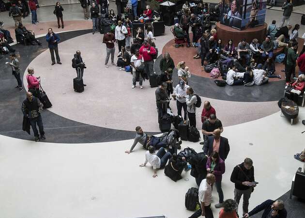 Power restored at Atlanta airport after 1,000 flights grounded