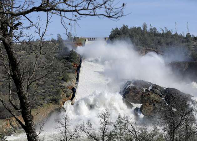 Editorial: Oroville Dam blunders should give regulators pause